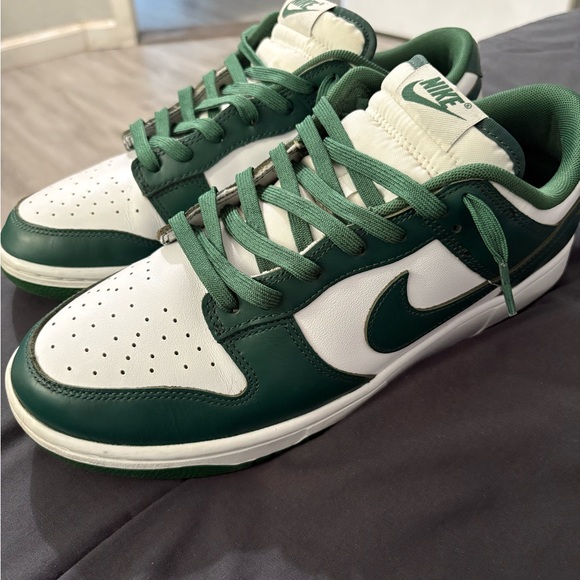 Men’s Nike dunk low Michigan state sneakers - Picture 3 of 8